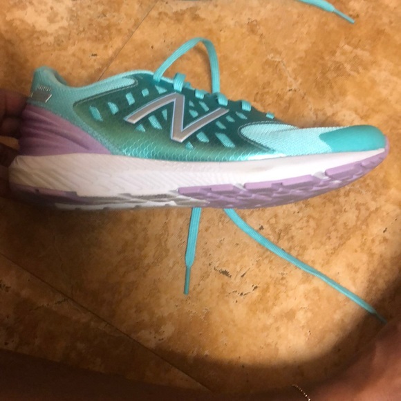 Running Shoes - Picture 2 of 4